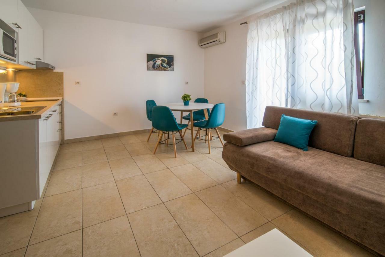 Apartments Marija & Anton Малинска Екстериор снимка
