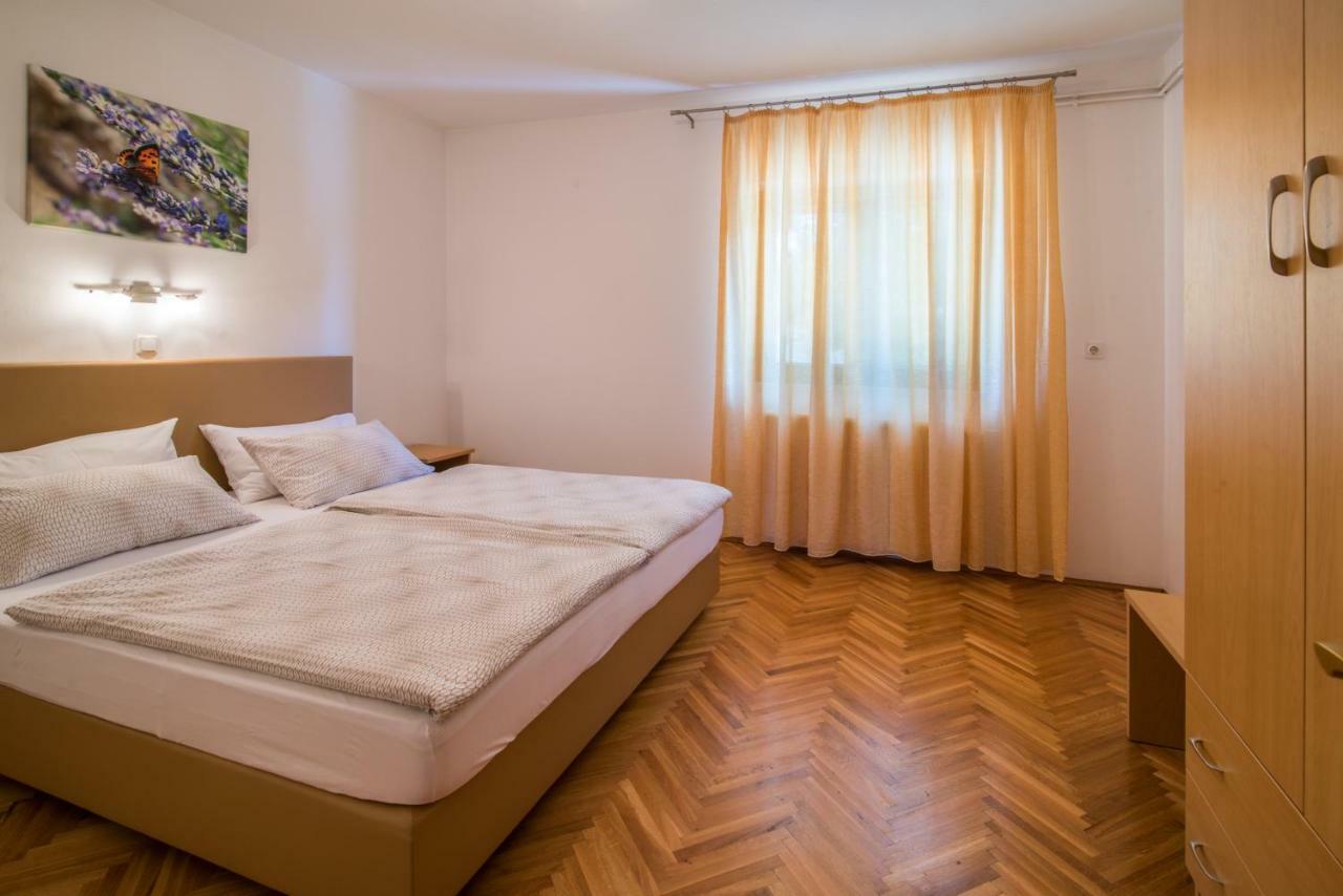 Apartments Marija & Anton Малинска Екстериор снимка