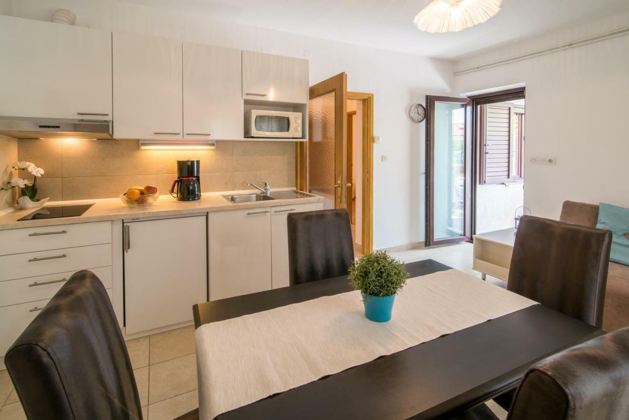 Apartments Marija & Anton Малинска Екстериор снимка