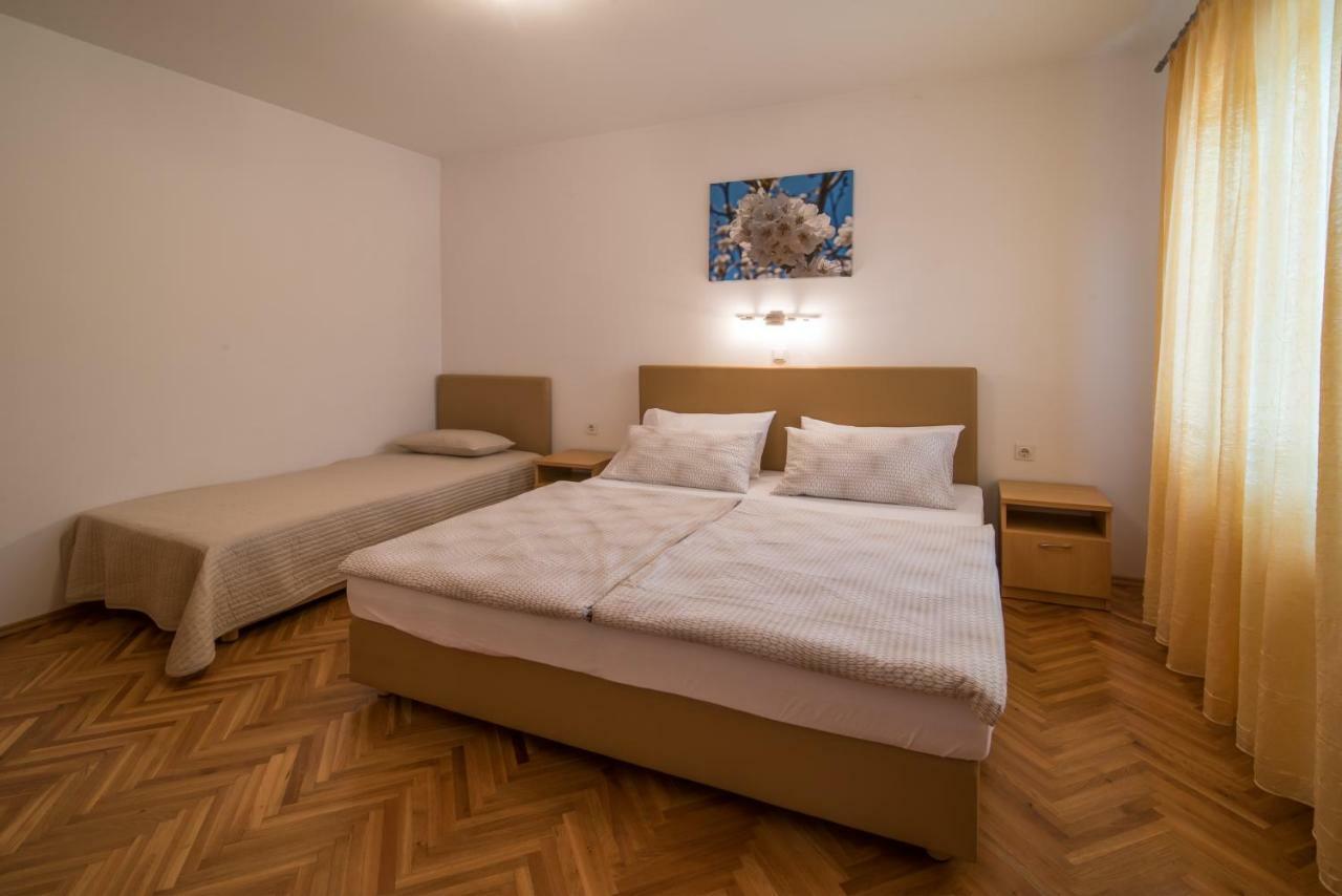 Apartments Marija & Anton Малинска Екстериор снимка